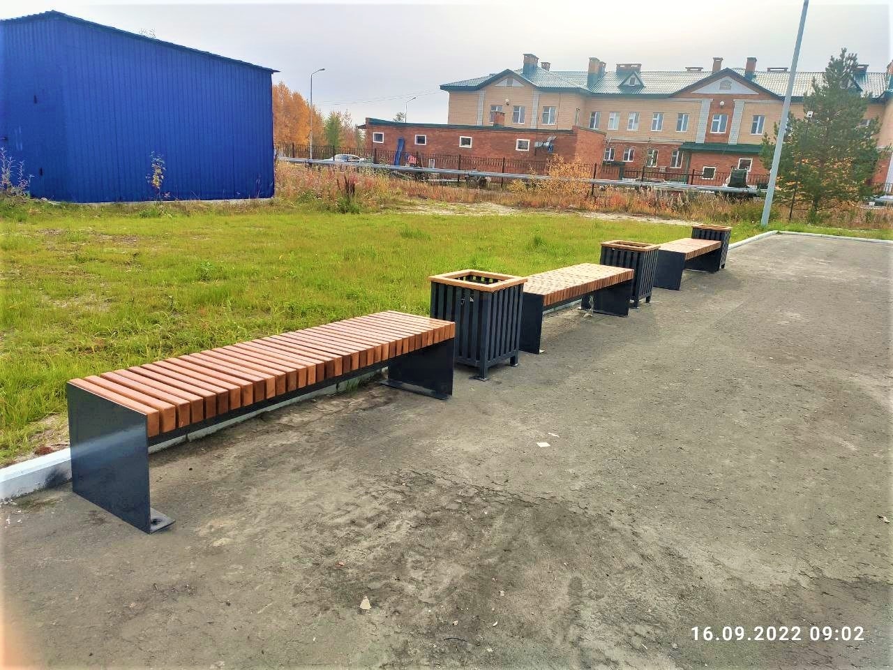 Монтаж скамеек и урн в п. Пуровск, ЯНАО — Формаф